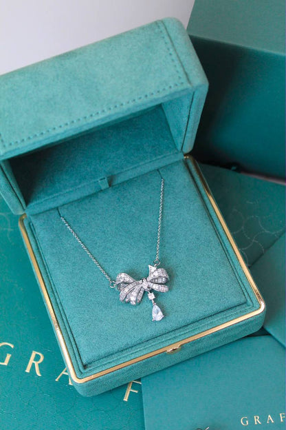 GRAFF
↗️ *Super Master Quality ®️*
Tilda's Bow Classic Diamond Drop Pendant & Earings

Necklace with Earings
*190 dhs🇦🇪🇦🇪* with *Normal* Box & Bag

Zain209
♥️♥️♥️