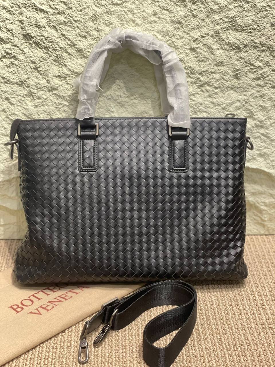 BOTTEGA VENETA
*Laptop Bag*
*Master Quality*
550 dhs✅

Zain179
♥️♥️♥️