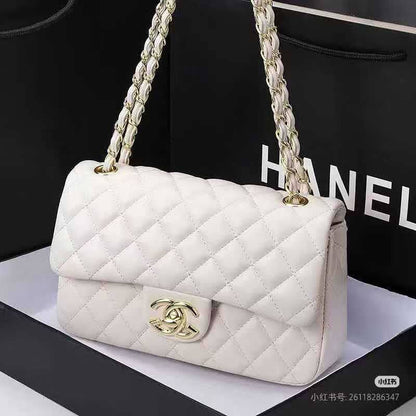 Chanel 
Good Quality 

With Box 
🎁🎁🎁

110 dhs🇦🇪

Zain250
♥️♥️♥️