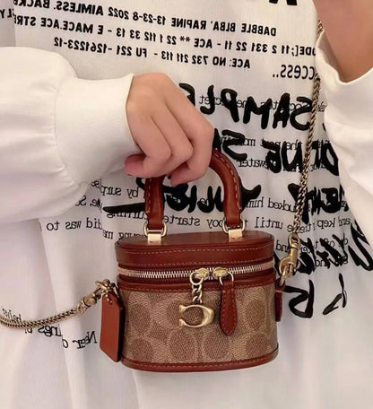 Coach
110 dhs💓

size：15cm
High-quality 

with box
🎁🎁🎁

Zain35
♥️♥️♥️