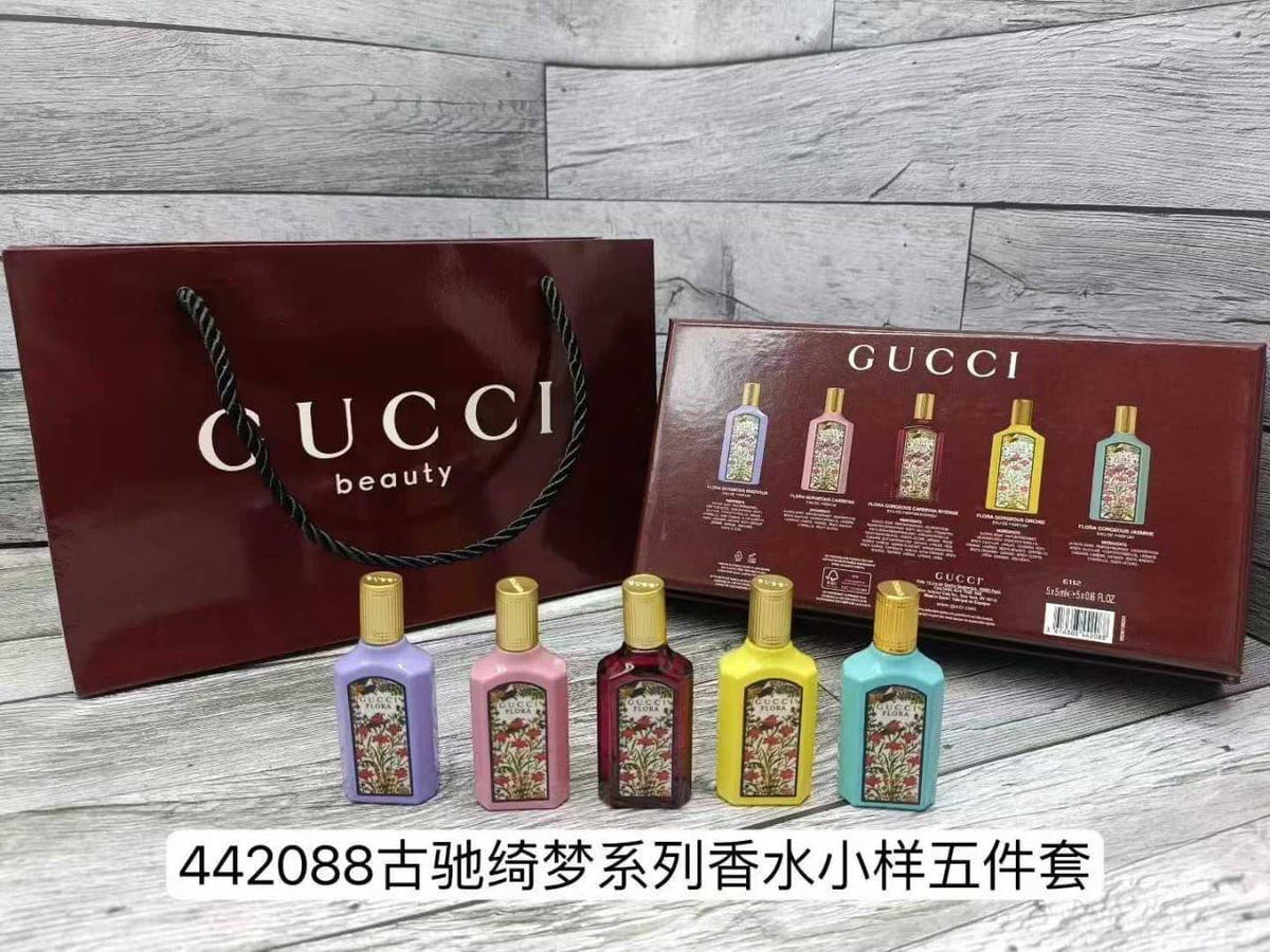 Gucci
Prada 
Ysl
Sets

For Price 👇 WhatsApp✅
0568585901 
0507557372
0552275751 Owner Zain 👌

Zain109
♥️♥️♥️