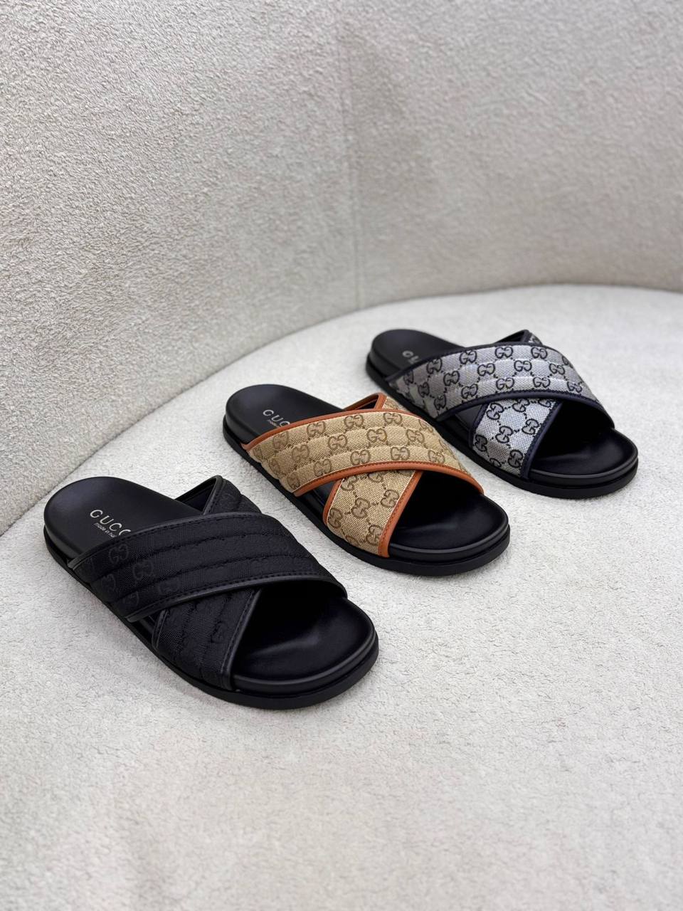 Gucci
120 dhs💓
Size 40-45

Zain55
♥️♥️♥️