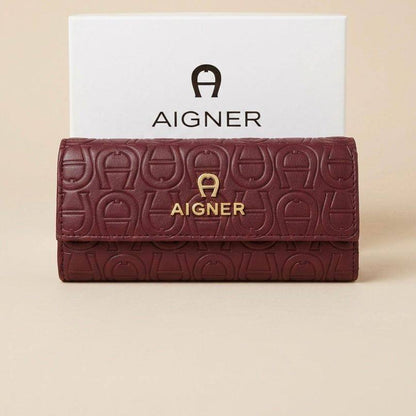 Aigner

High quality

With box 
100 dhs🇦🇪🇦🇪

Zain50
♥️♥️♥️