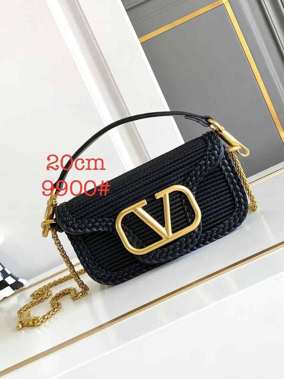 Valentino 
Master
310 dhs✅

Zain153
♥️♥️♥️