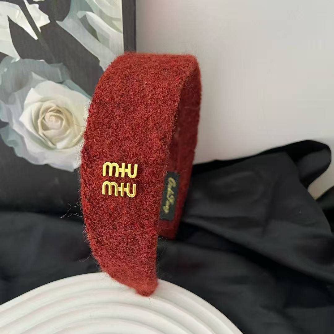 Headband ❤️‍🔥*
good quality 💯
20 dhs🪙🌨️

With boxes 🗃️ 
35 dhs🪙🌨️

Zain216
♥️♥️♥️