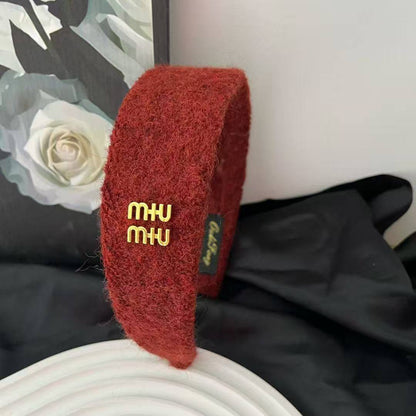 Headband ❤️‍🔥*
good quality 💯
20 dhs🪙🌨️

With boxes 🗃️ 
35 dhs🪙🌨️

Zain216
♥️♥️♥️