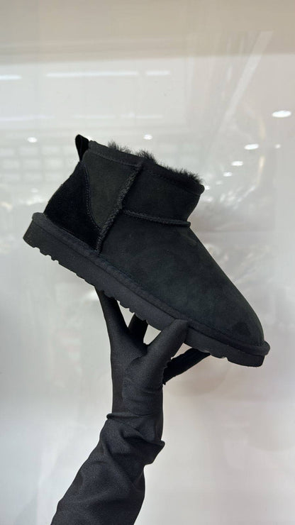 UGG
SIZE  ……… 36-42
QUALITY……MASTER
250 dhs🪙🌨️

Zain119
♥️♥️♥️