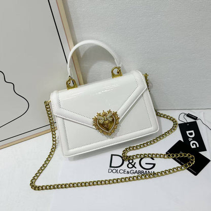 D&G
good quality 
with box 
🎁🎁🎁

100 dhs✅

Zain39
♥️♥️♥️