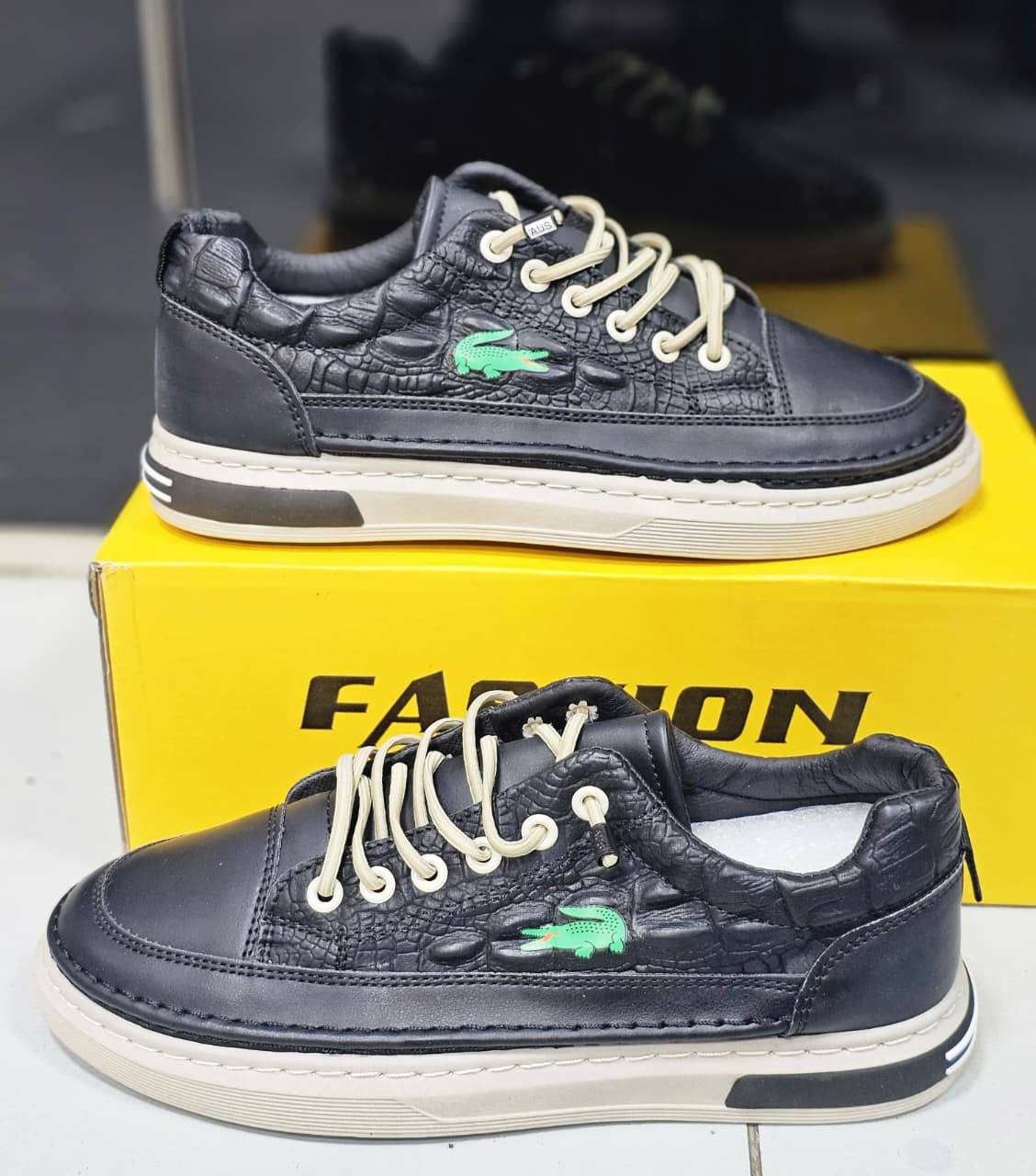 Lacoste
Size 39to45    
50 dhs🪙🪙

Zain163
♥️♥️♥️