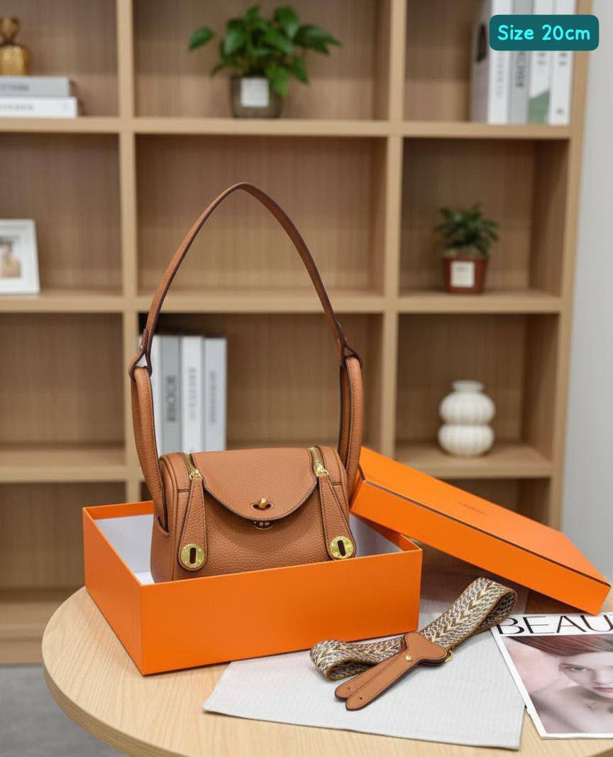 Hermes

Best quality

With box’s

105 dhs🇦🇪🇦🇪

size 20cm

Zain158
♥️♥️♥️