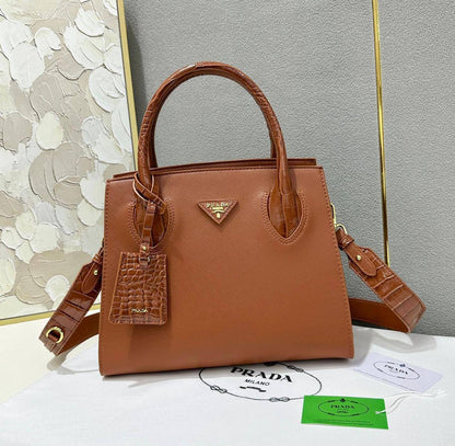 PRADA GOOD QUALITY 
110 dhs🇦🇪🇦🇪

Zain295
♥️♥️♥️