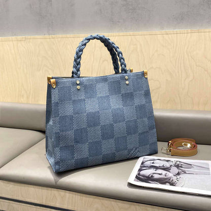 LV
Best quality 
120 dhs✅
size 41CM

Zain290
♥️♥️♥️