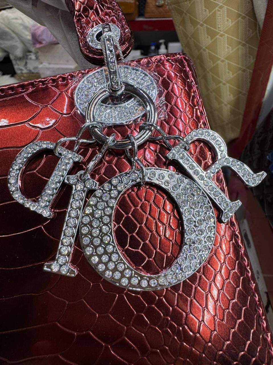 💎 Lady Dior 

1️⃣ First quality +🎁

Logo with diamond💎
Size : 17 * 14 * 7 cm
100 dhs🇦🇪🇦🇪

with box 🎁

Zain115
♥️♥️♥️