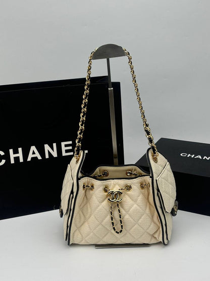 Chanel
Master🌺🌺
Size :22cm 
260 dhs✅

Zain114
♥️♥️♥️