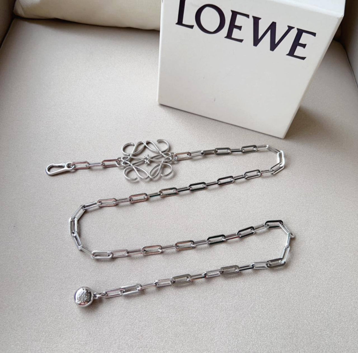 Loewe

Master quality

350 dhs🇦🇪🇦🇪

Zain164
♥️♥️♥️