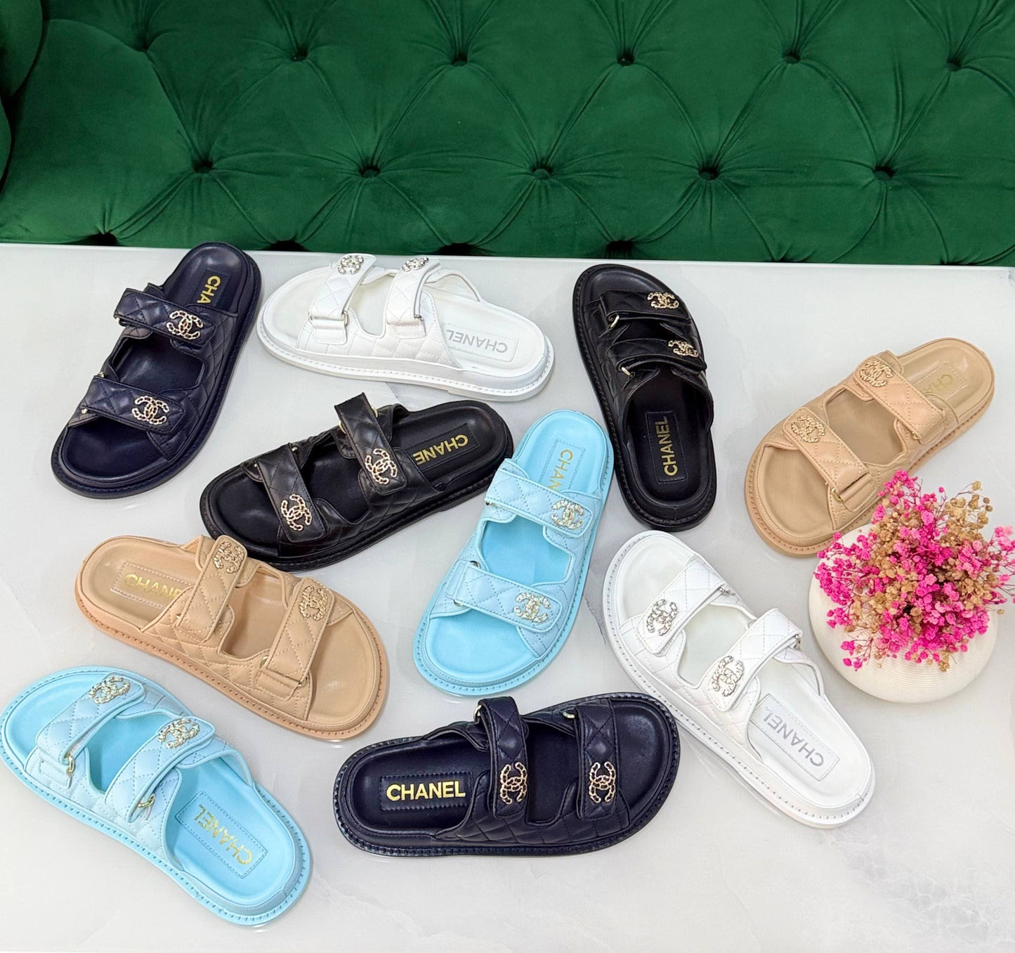 Chanel 
Vip quality 
Size:36 to 41 
450 dhs✅

Zain113
♥️♥️♥️