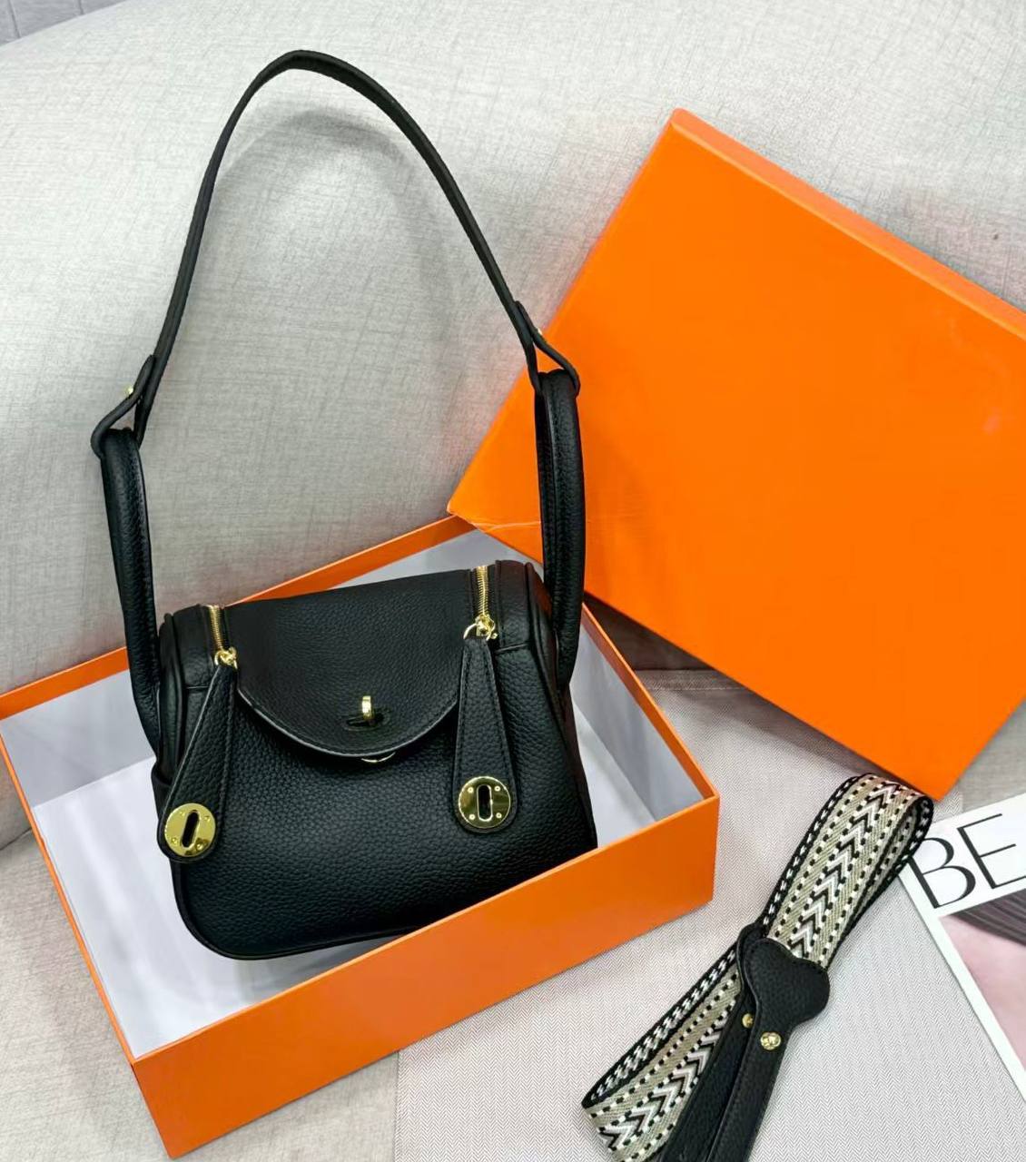 Hermes
 LINDY NEW CAME 
GOOD QUALITY 

WITH BOX 🎁🎁🎁

125 dhs🇦🇪

Zain39
♥️♥️♥️