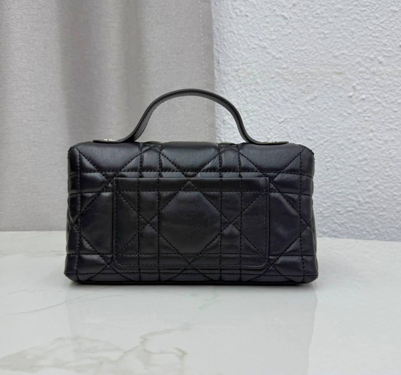DIOR NEW CAME HIGH QUALITY WITH BOX  
120 dhs🇦🇪🇦🇪

Zain295
♥️♥️♥️