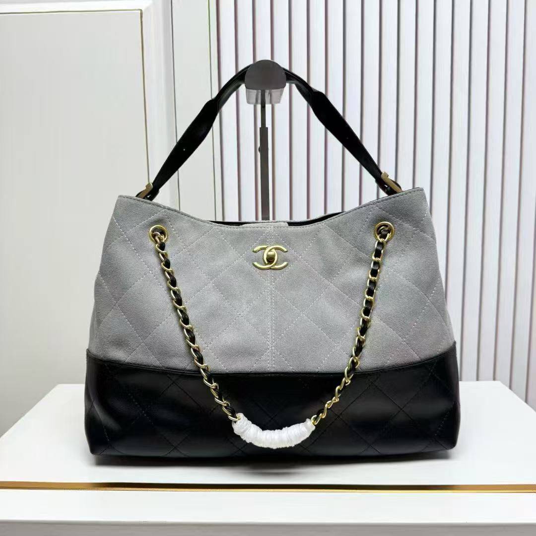 CHANEL
 COPY ONE
250 dhs✅
leather

Zain39
♥️♥️♥️