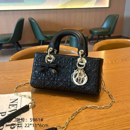 DIOR
best quality 
with box

 125 dhs🇦🇪🇦🇪  

size22CM

Zain290
♥️♥️♥️