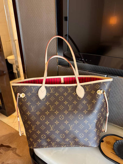 LV
High quality
With box 
105 dhs💓

Zain136
Zain50
♥️♥️♥️