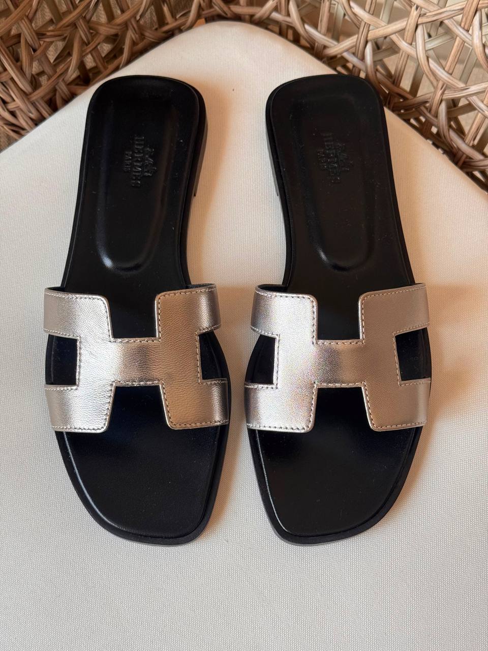 🩶✨  HERMES  ✨🩶
🤩 Available New Arrival 🤩
😍😍 Super Master Quality 😍😍
👠 Size: 36 to 41
💎 Premium Quality
450 dhs✅

Zain198
♥️♥️♥️