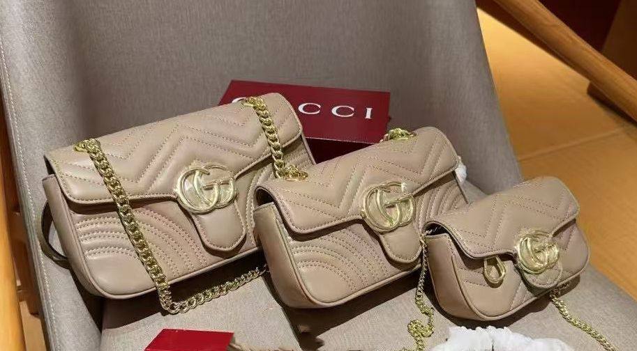 Gucci
with box
🎁🎁🎁

3 Sizes
85 dhs❣️
95 dhs❣️
105 dhs❣️

Zain143
♥️♥️♥️