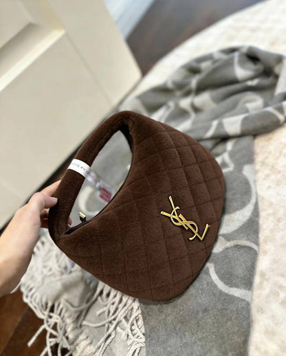 YSL
90 dhs🪙🌨️
Good quality 

with box
🎁🎁🎁

Zain35
♥️♥️♥️