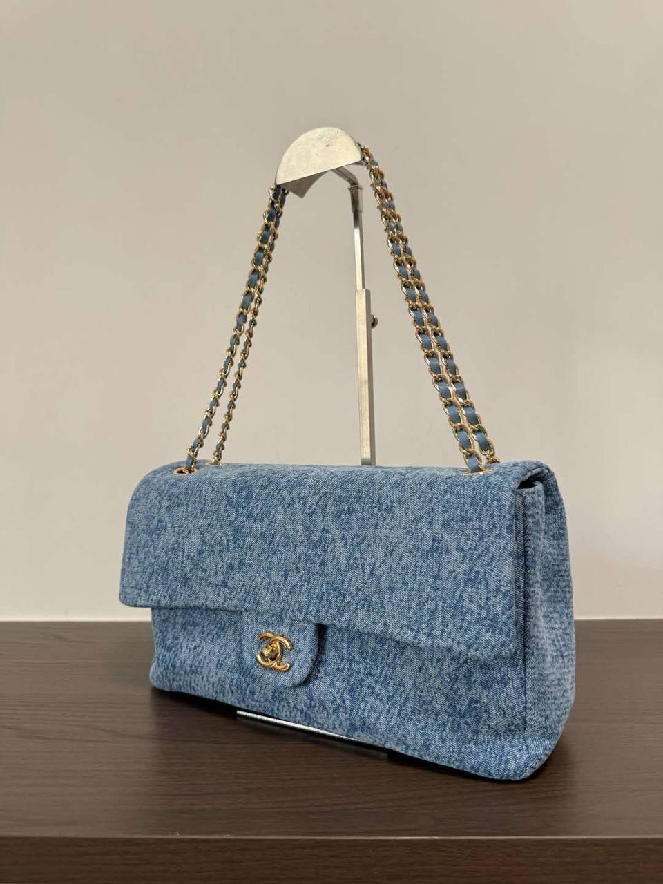 Chanel Denim💕🙋🏻‍♀️
Master🌺
32cm🫶🏼🫶🏼 
340 dhs💓

Zain297
♥️♥️♥️