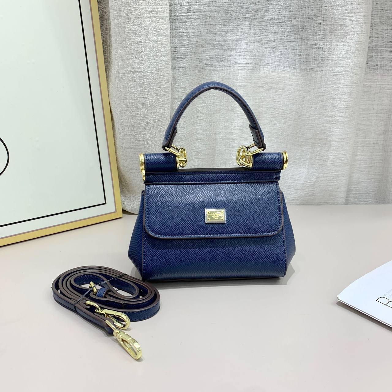 D&G

new came 

good quality 

with box 
🎁🎁🎁

90 dhs🪙🖤

Zain39
♥️♥️♥️