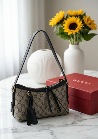 GUCCI 
GOOD QUALITY 🔥💯
85 DHS✅

WITH BOX 📦

Zain28
♥️♥️♥️