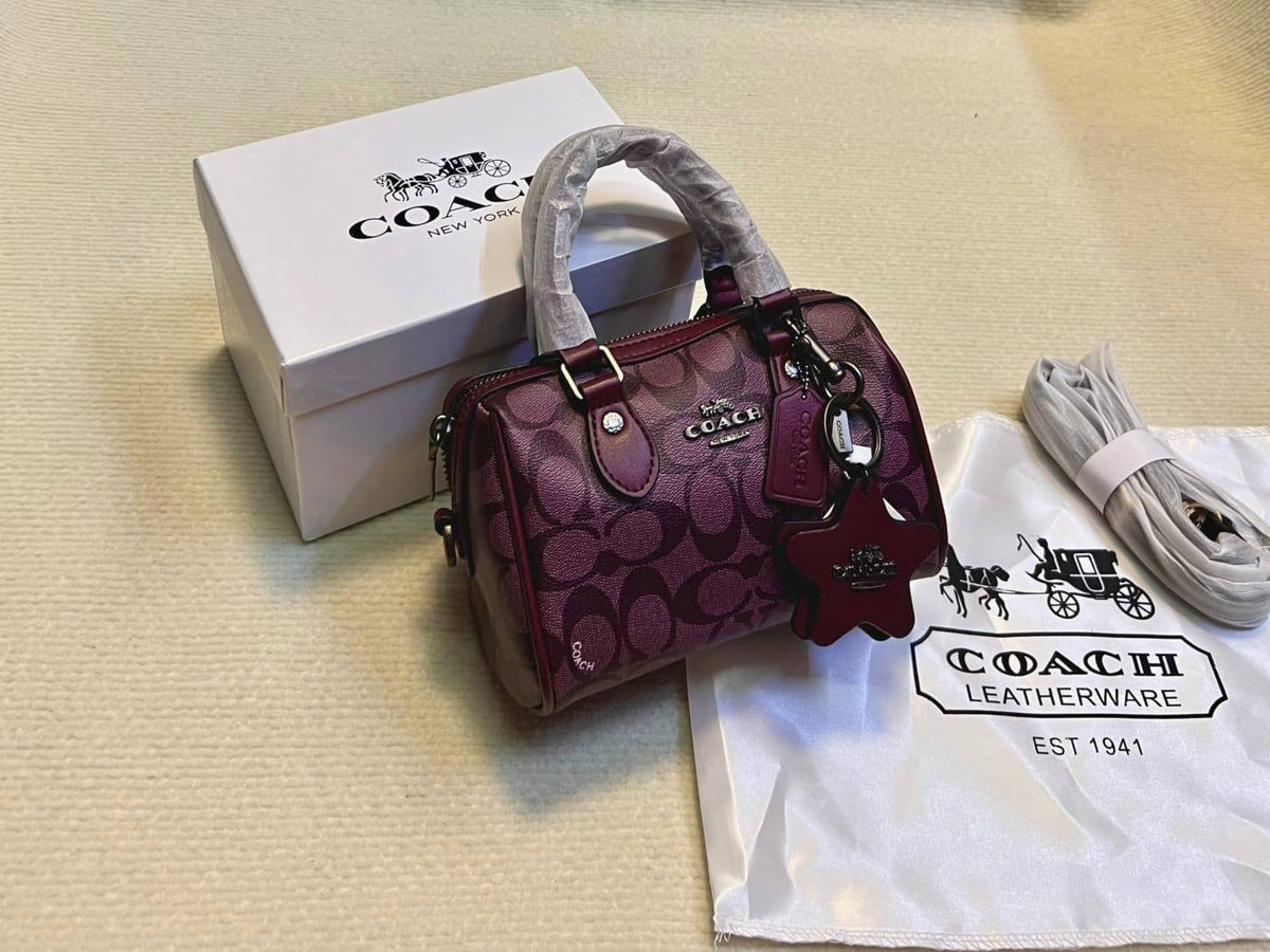 Coach

100 dhs🇦🇪🇦🇪

with box

size 18cm
Zain26
♥️♥️♥️