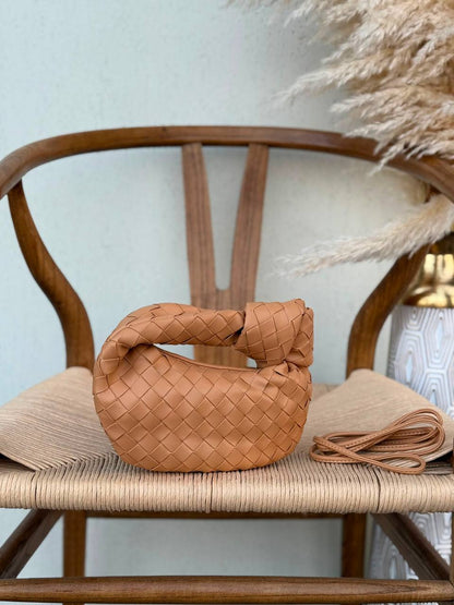 BOTTEGA VENETA
20cm
300 dhs🇦🇪🇦🇪
Top quality
With box🎁

Zain167
♥️♥️♥️