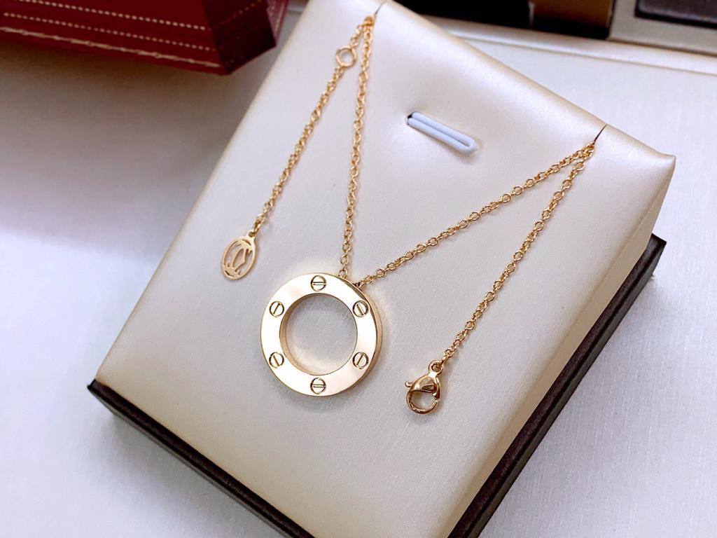 CARTIER  NECKLACE
MASTER💫✨
60 DHS✅
WITH BOX AND PAPER BAG🛍️🎁

Zain89
♥️♥️♥️