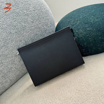Pouch Bags 

with box🎁🎁🎁

65 dhs🌺

Good Quality

Zain137
♥️♥️♥️