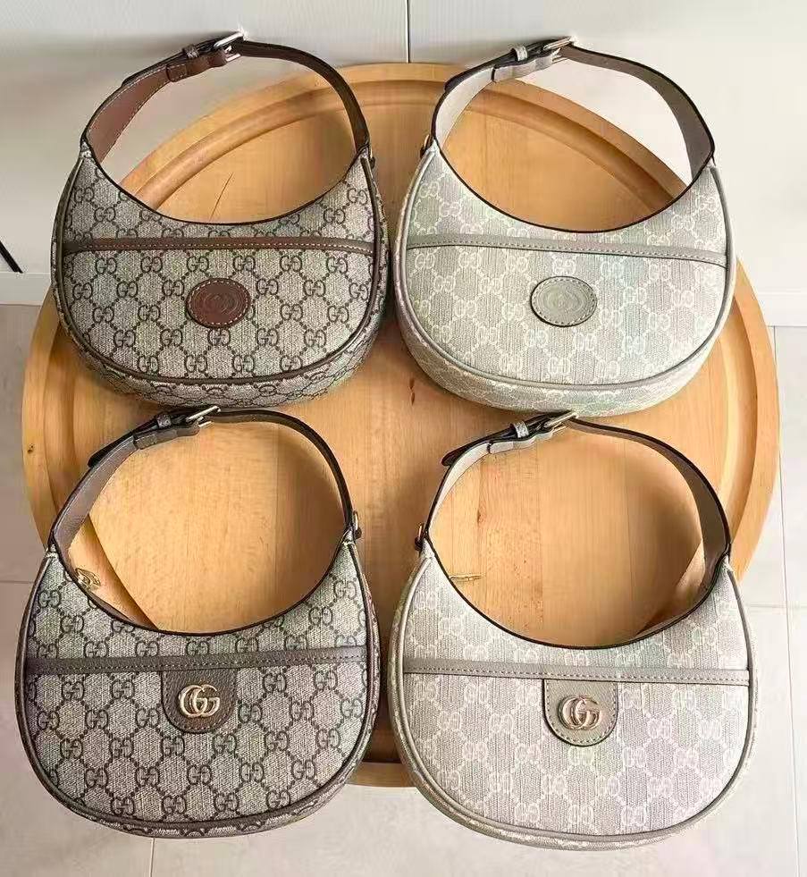 Gucci

95 dhs🪙🌨️

with box
🎁🎁🎁

size 22×5×12cm

Zain213
♥️♥️♥️
