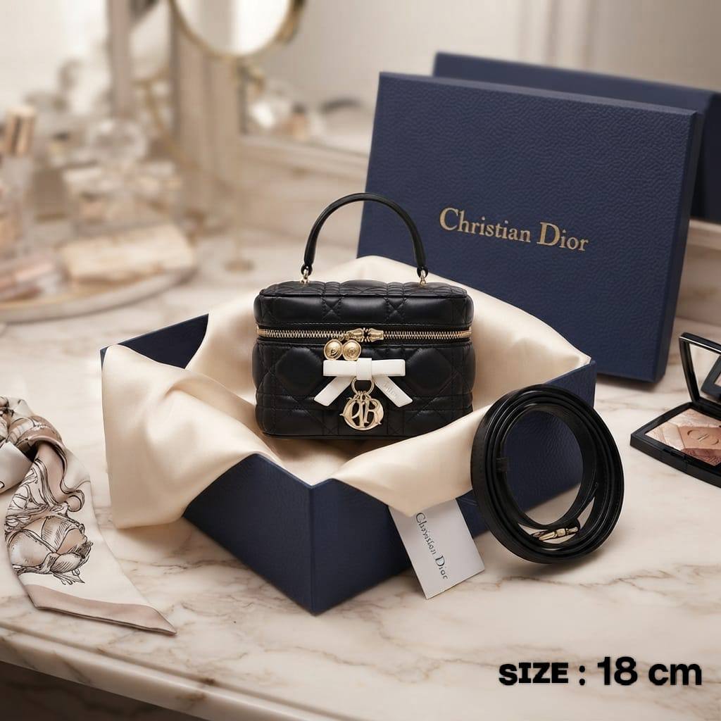 Dior
ʙᴏᴡ ᴠᴀɴɪᴛʏ ᴛᴏᴘ ʜᴀɴᴅʟᴇ
ᴡɪᴛʜ ᴅᴇᴛᴀᴄʜᴀʙʟᴇ sᴛʀᴀᴘ
ɢᴏʟᴅ ʜᴀʀᴅᴡᴀʀᴇ
sɪᴢᴇ : 18 cm
ᴡɪᴛʜ BOX

120 dhs✅

Zain31
♥️♥️♥️