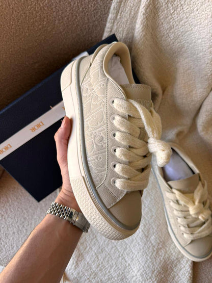 *Christian Dior B33*
*AAA quality*
*size:40 to 46* 
470 dhs🪙🌨️

Zain185
♥️♥️♥️