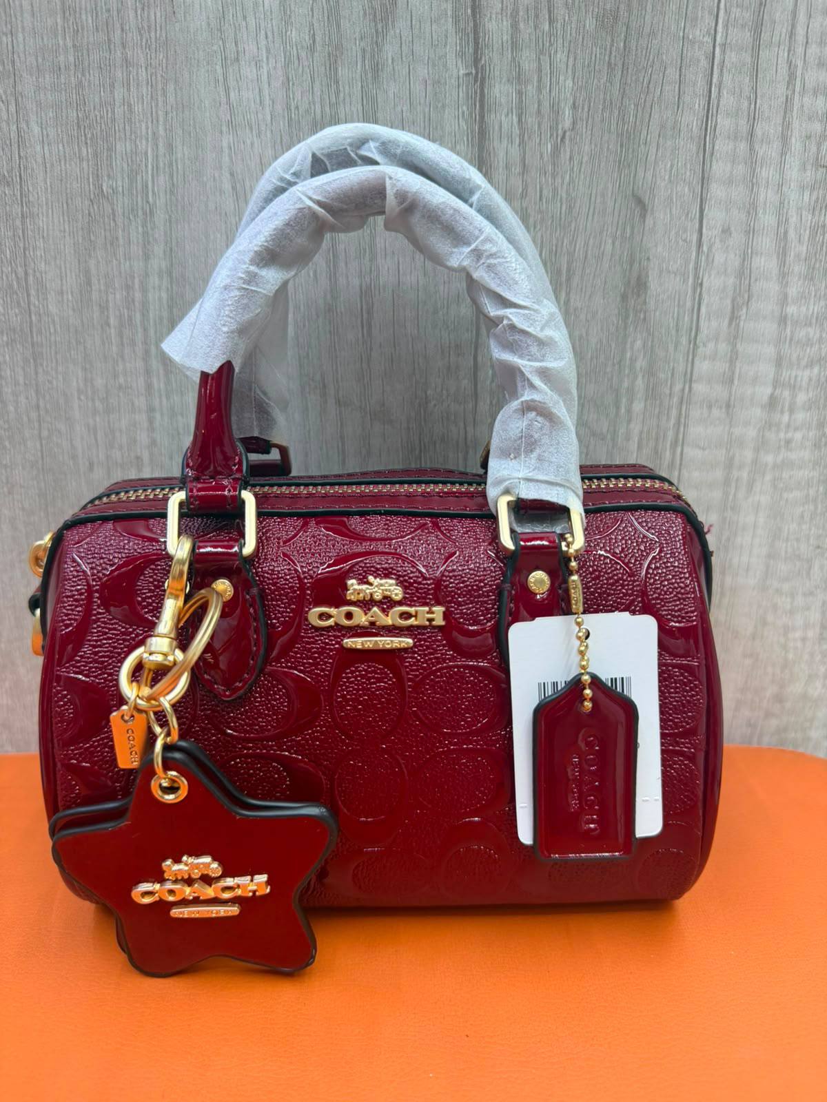 COACH

Size  18cm

Withbox
100 dhs🇦🇪🇦🇪

Zain04
♥️♥️♥️