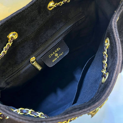CHANEL 
HIGH QUALITY 
130 dhs🇦🇪🇦🇪
SIZE : 28cm

Zain295
♥️♥️♥️