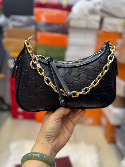 ❤️ Gucci Emblem
1⃣️ First quality +🎁
Size : 24 * 16  cm
85 dhs✅
with box🎁

Zain115
♥️♥️♥️