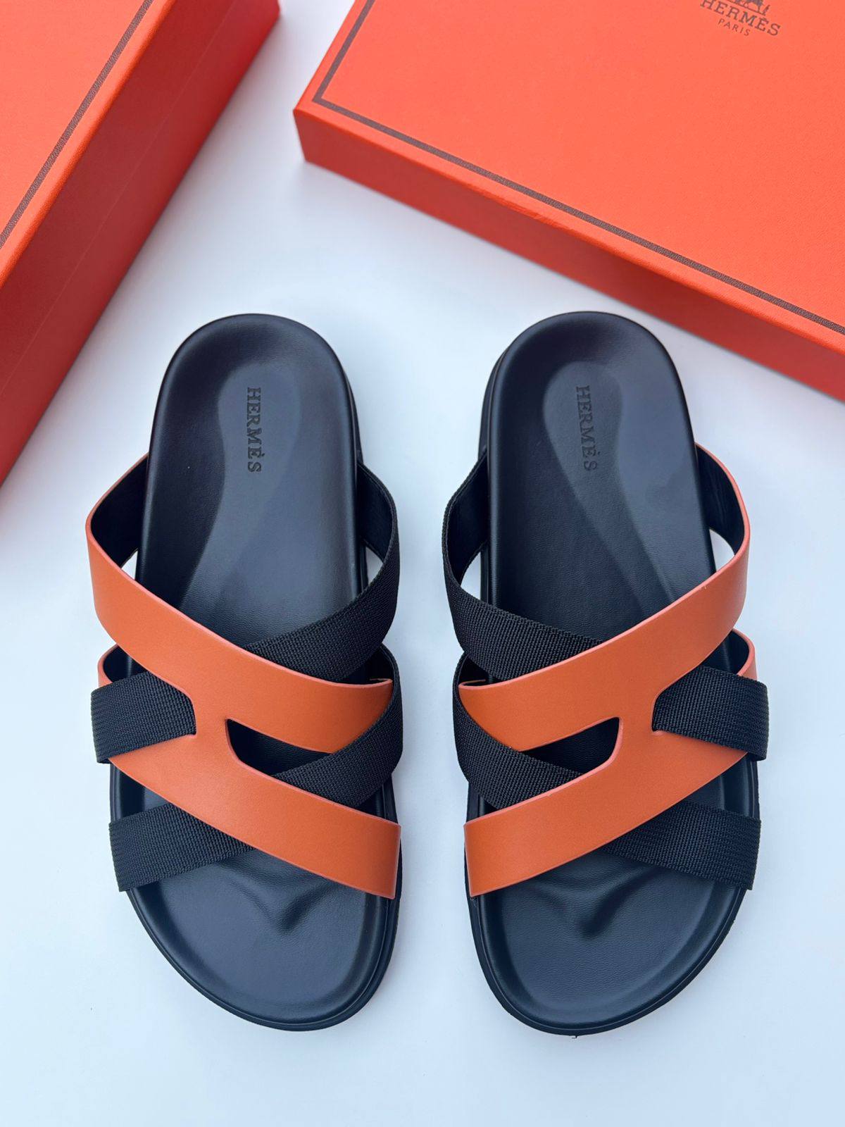 Hermes slipper   (Men )
110 dhs💓 
Size 40-46

Zain55
♥️♥️♥️
