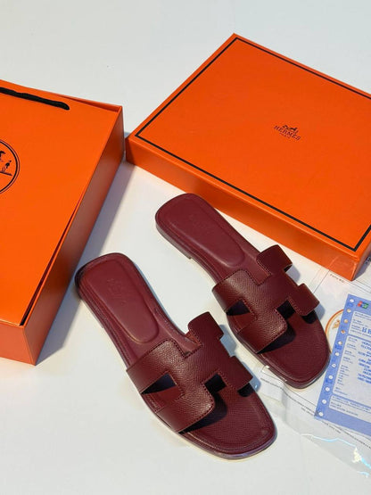 HERMES SLIPPER
GOOD QUALITY
90 dhs✅
Size 36 TO 41

Zain40
♥️♥️♥️