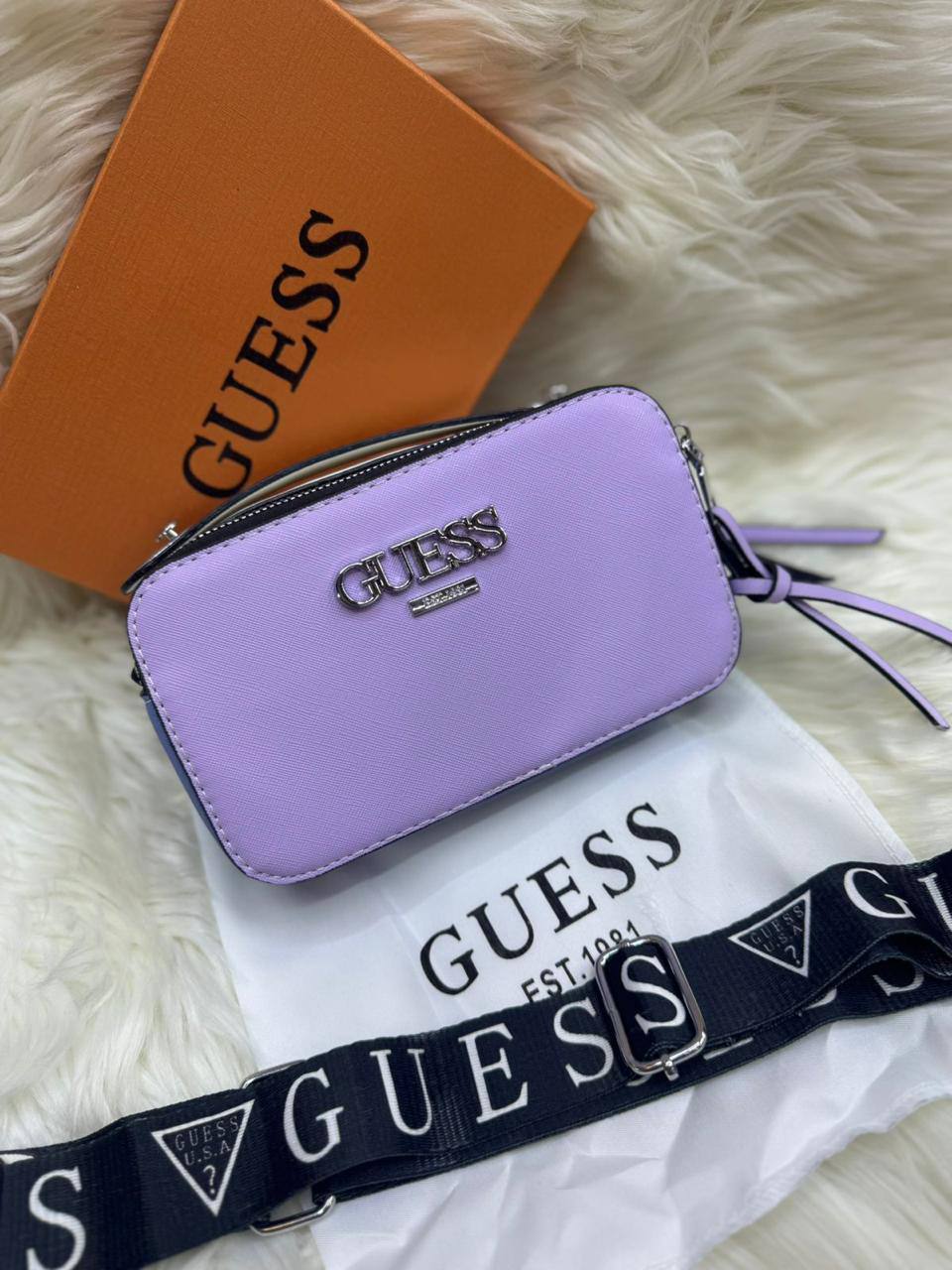 Guess cross
Size : 19 * 11 * 7 cm
60 dhs🪙💕
with box🎁

Zain115
♥️♥️♥️
