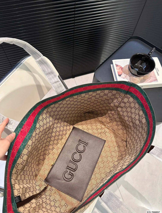 Gucci
95 dhs🪙💚
size 48×16×26cm

Zain213
♥️♥️♥️
