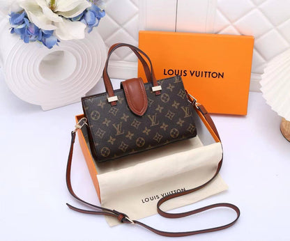 LV
Good quality 
Size 23*cm
100 dhs🇦🇪🇦🇪
With box 📦🔥🔥

Zain70
♥️♥️♥️