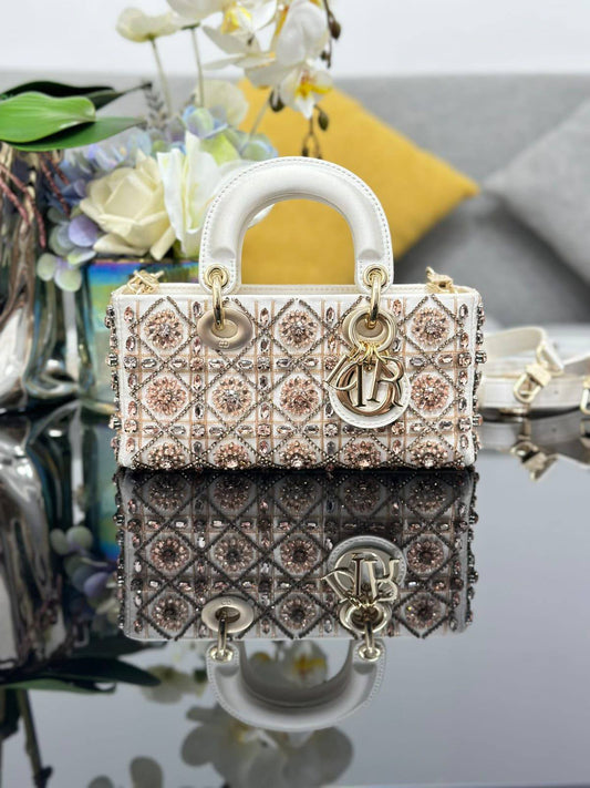 Lady Dior
*Size 17 cm*
For Price 👇 WhatsApp✅
0568585901 
0507557372
0552275751 Owner Zain 👌

Zain274
♥️♥️♥️