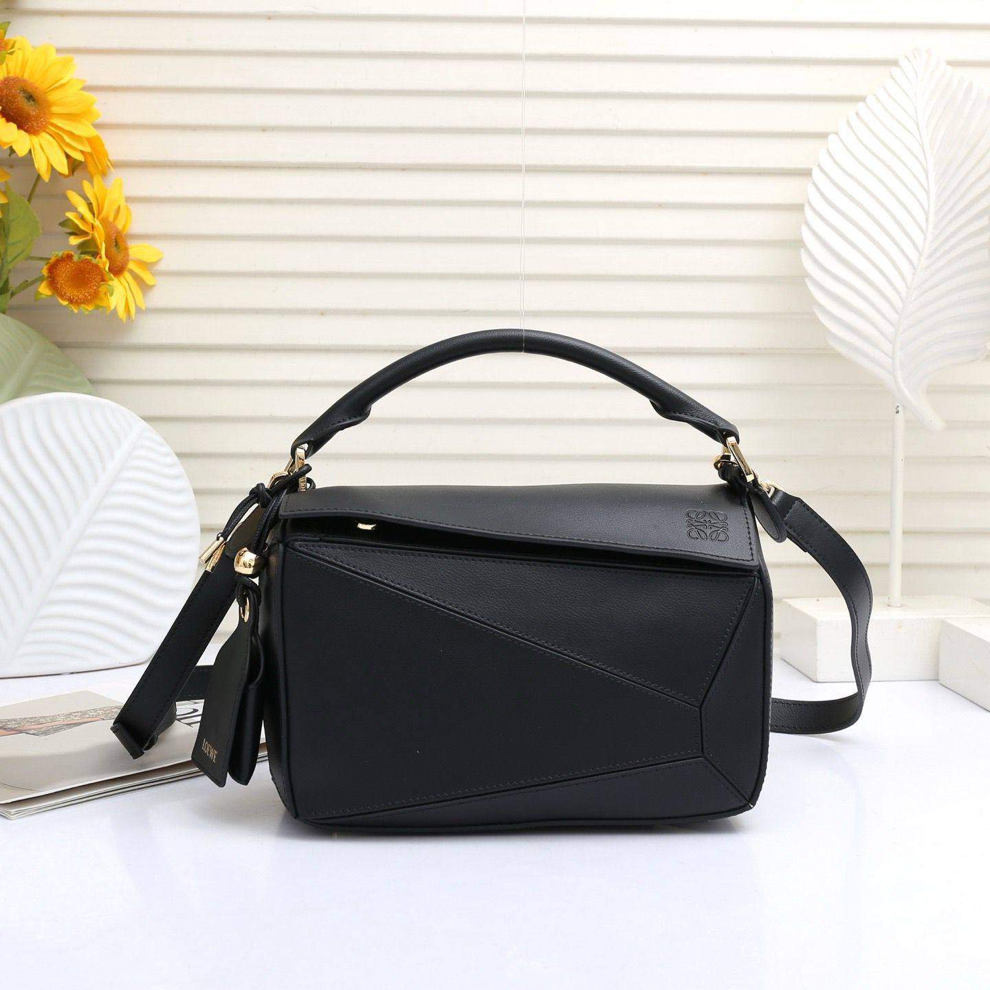 Loewe 
Master
320 dhs🌺
#23cm💕❤️💁‍♂️

Zain228
♥️♥️♥️