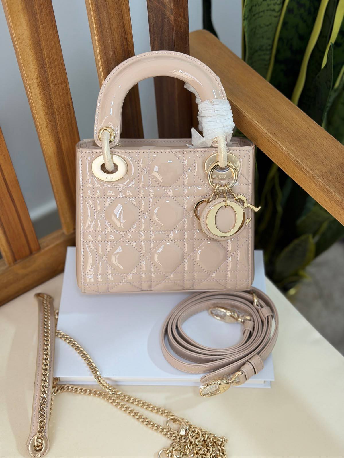 DIOR 
Super Master Quality 
Original Packing 
17cm

For Price 👇 WhatsApp✅
0568585901 
0507557372
0552275751 Owner Zain 👌

Zain321
♥️♥️♥️