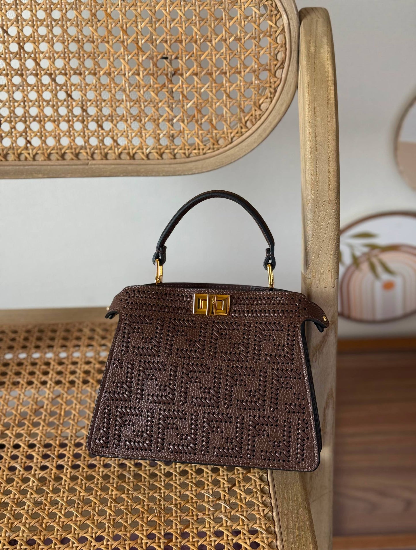 New Collection✨✨✨✨
FENDI
20cm
430 dhs✅
*MASTER QUALITY*
With box🎁

Zain167
♥️♥️♥️